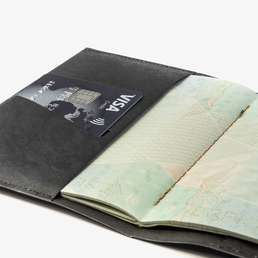 paprcuts-reisepasscover-berraschungsdesign-gelb-explore-aus-tyvek image 3