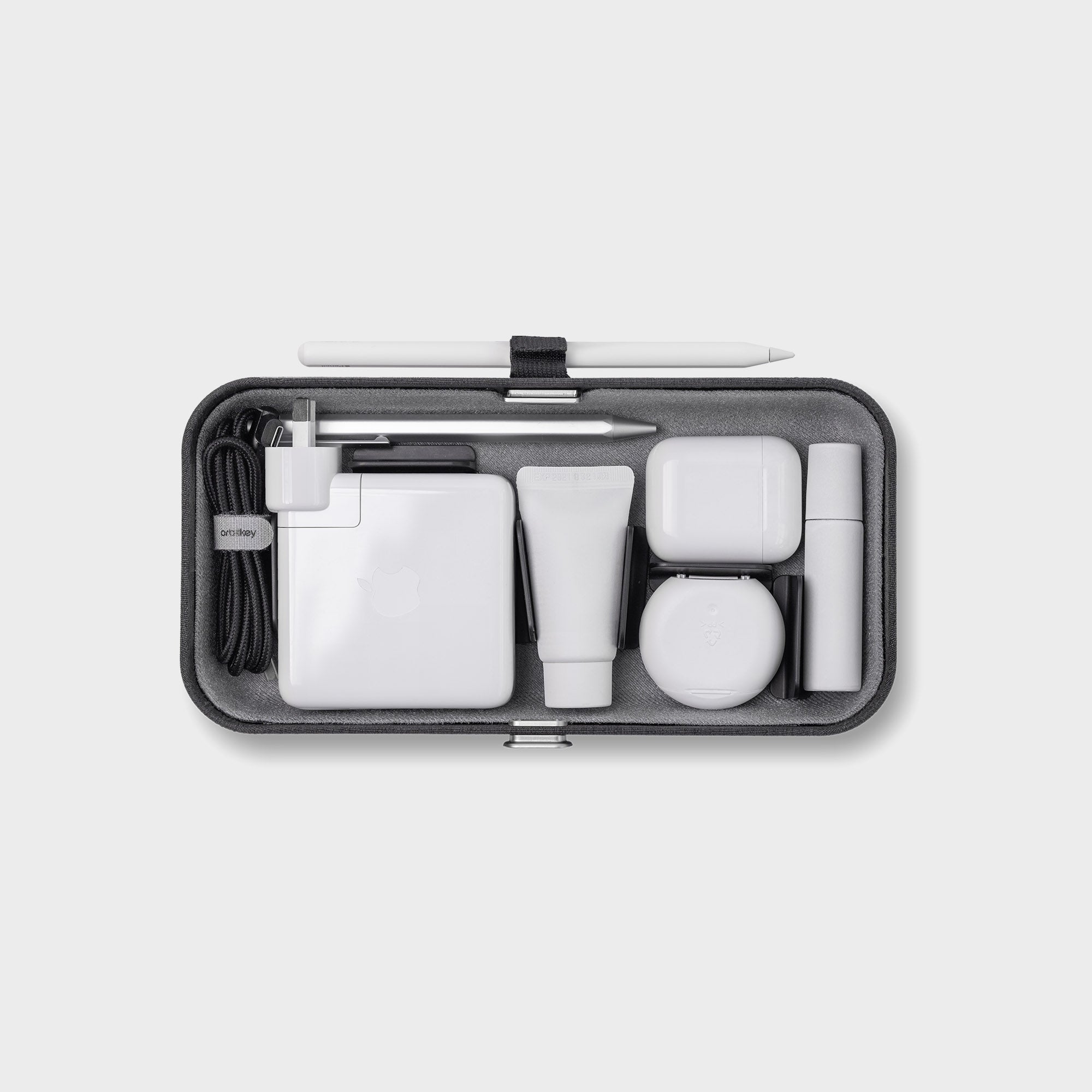 orbitkey-nest-v2-tragbarer-desk-organizer-mit-wireless-charger image 4